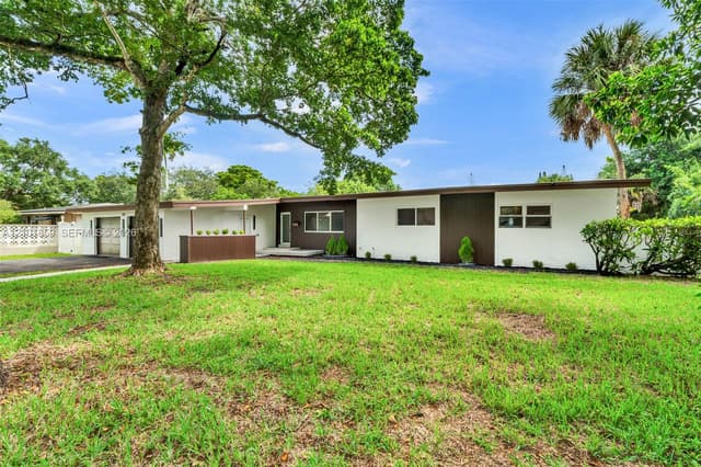 724 Garden Ct, Plantation FL 33317 - Plantation, FL - Photo 2