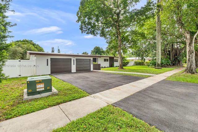 724 Garden Ct, Plantation FL 33317 - Plantation, FL - Photo 3