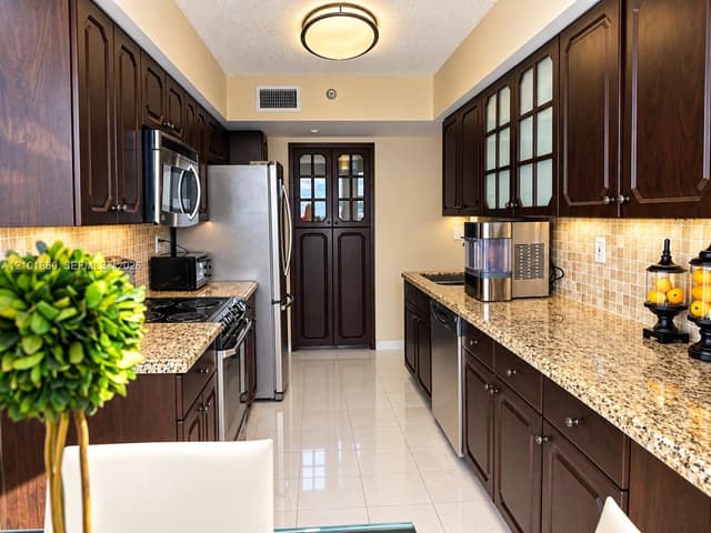 19101 NE 36th Ct # 2406, Aventura FL 33180 - Aventura, FL - Photo 4