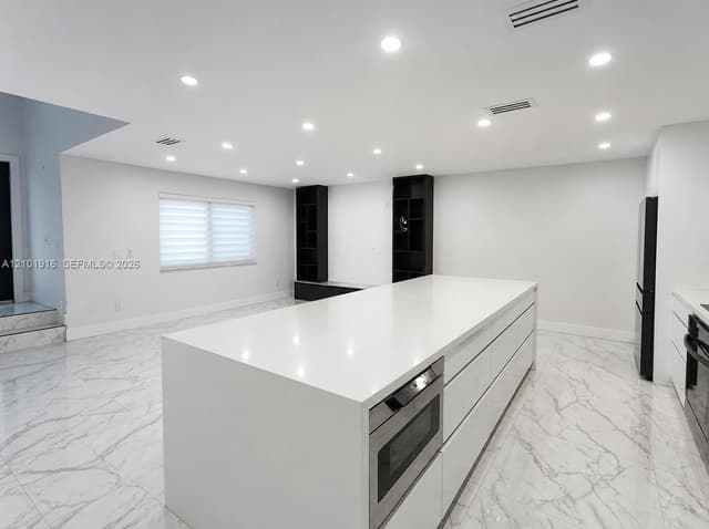 2026 SW 137th Pl, Miami FL 33175 - Miami, FL - Photo 4