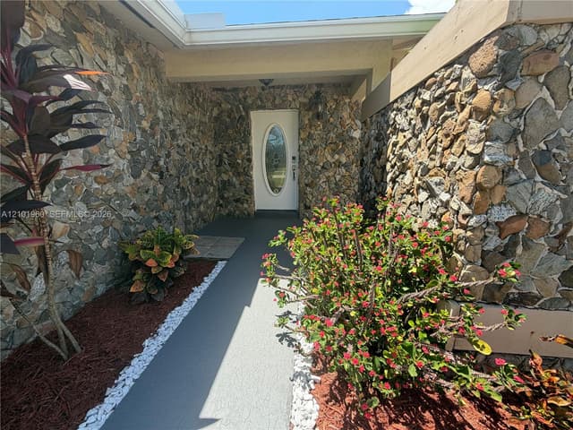 20888 Sugarloaf Ln, Boca Raton FL 33428 - Boca Raton, FL - Photo 2
