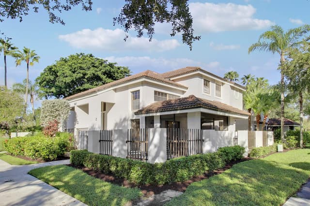 587 Prestwick Circle # 2, Palm Beach Gardens FL 33418 - Palm Beach Gardens, FL - Photo 4