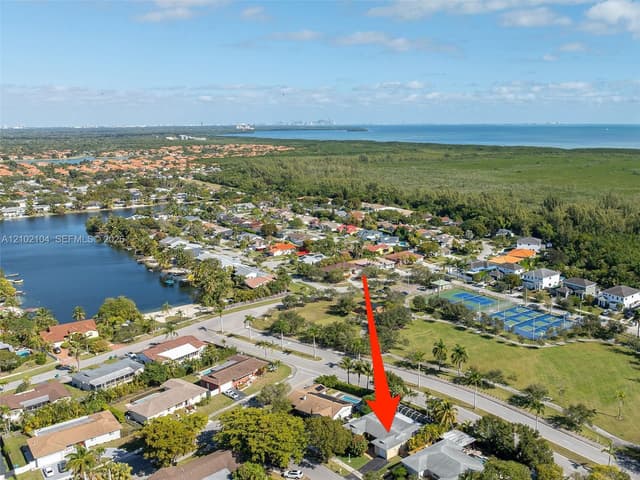 20565 SW 80th Pl, Cutler Bay FL 33189 - Cutler Bay, FL - Photo 2