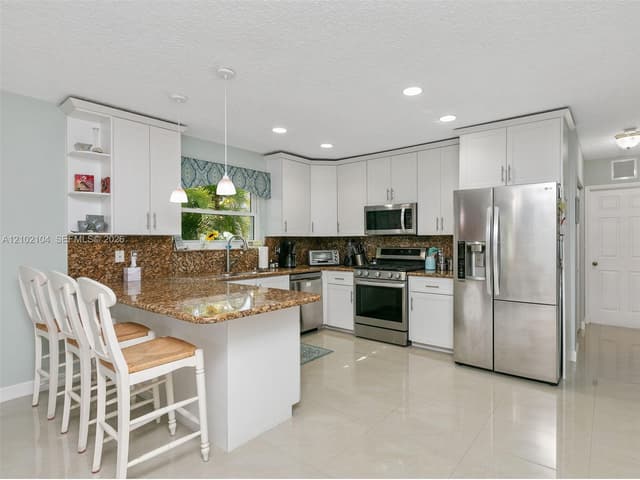20565 SW 80th Pl, Cutler Bay FL 33189 - Cutler Bay, FL - Photo 3