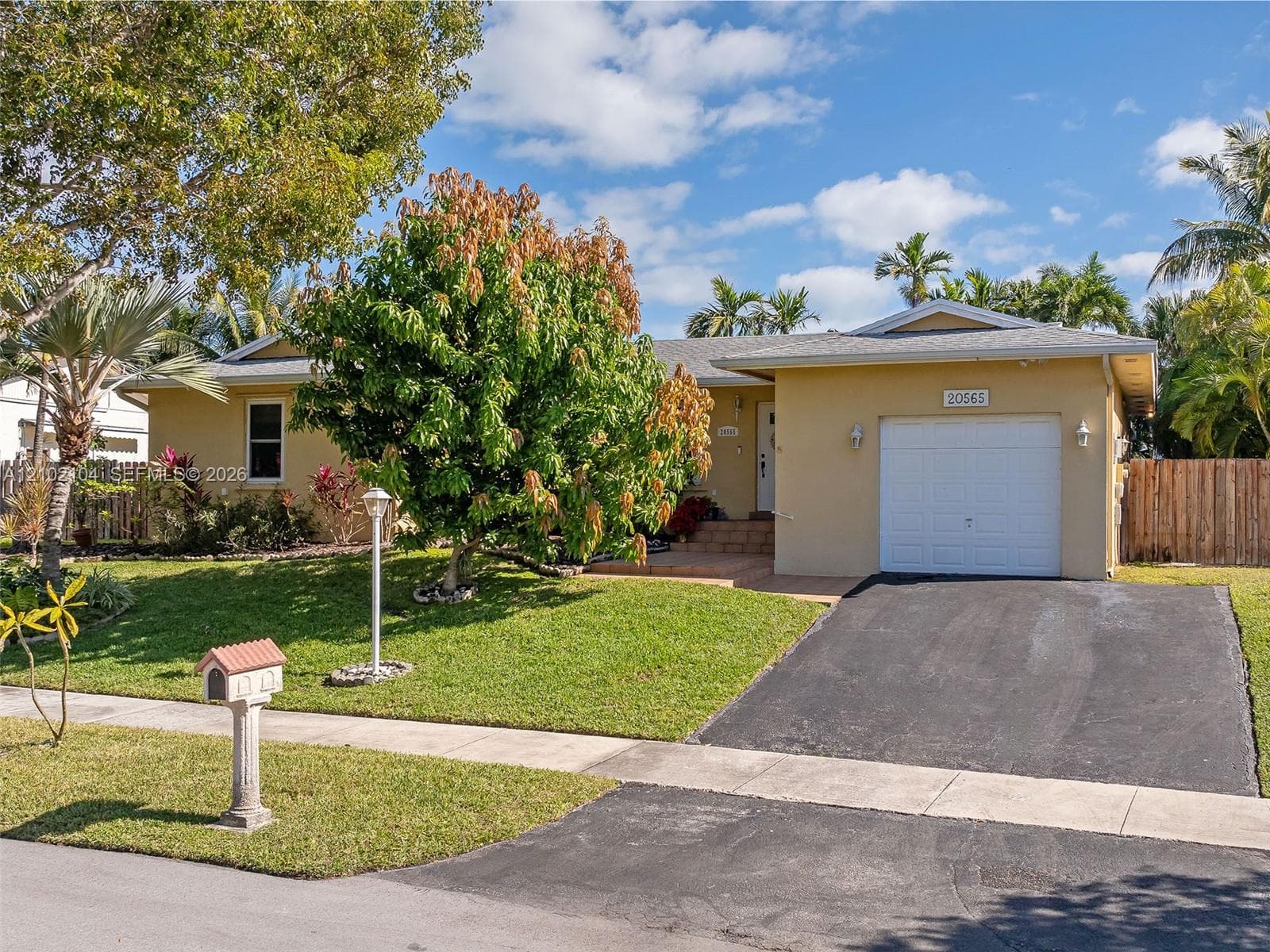 20565 SW 80th Pl, Cutler Bay FL 33189 - Cutler Bay, FL - Photo 1