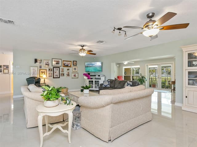 20565 SW 80th Pl, Cutler Bay FL 33189 - Cutler Bay, FL - Photo 5