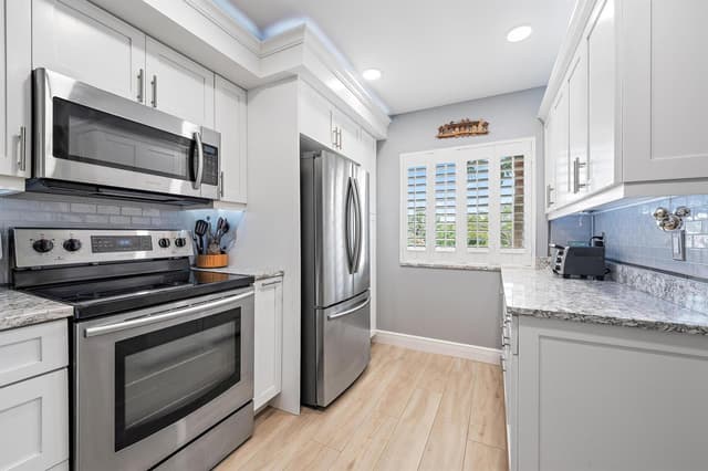 601 SEAFARER Circle # 201, Jupiter FL 33477 - Jupiter, FL - Photo 4