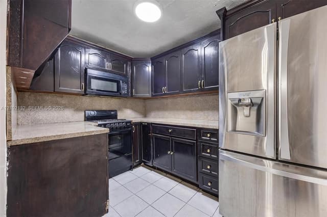 1746 W 58th St # 1746, Hialeah FL 33012 - Hialeah, FL - Photo 6