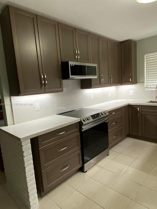467 W 43rd Pl, Hialeah FL 33012 - Hialeah, FL - Photo 6