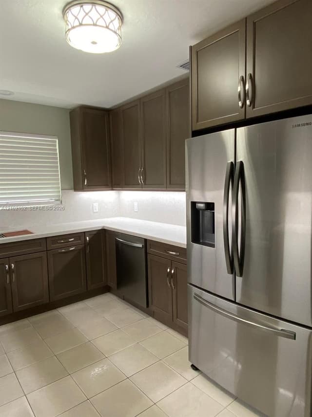 467 W 43rd Pl, Hialeah FL 33012 - Hialeah, FL - Photo 7