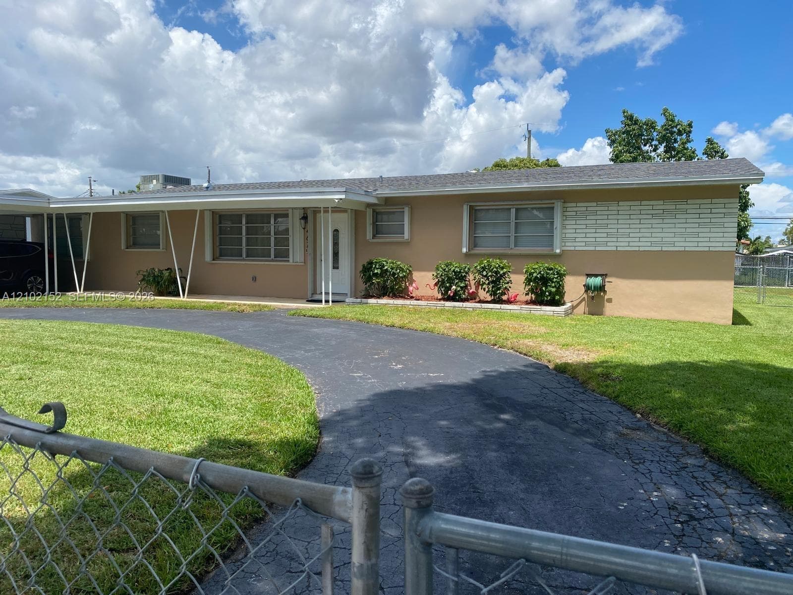 467 W 43rd Pl, Hialeah FL 33012 - Hialeah, FL - Photo 1