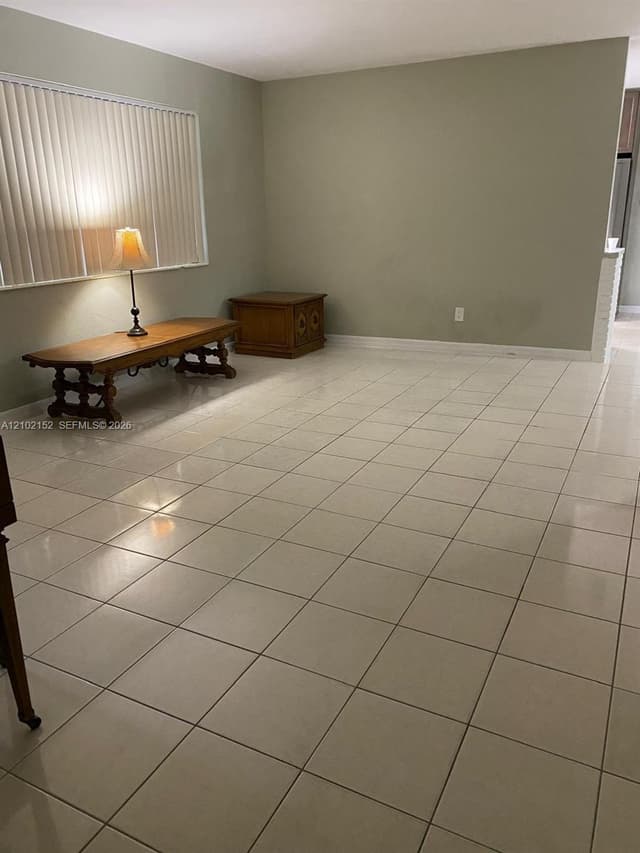 467 W 43rd Pl, Hialeah FL 33012 - Hialeah, FL - Photo 5