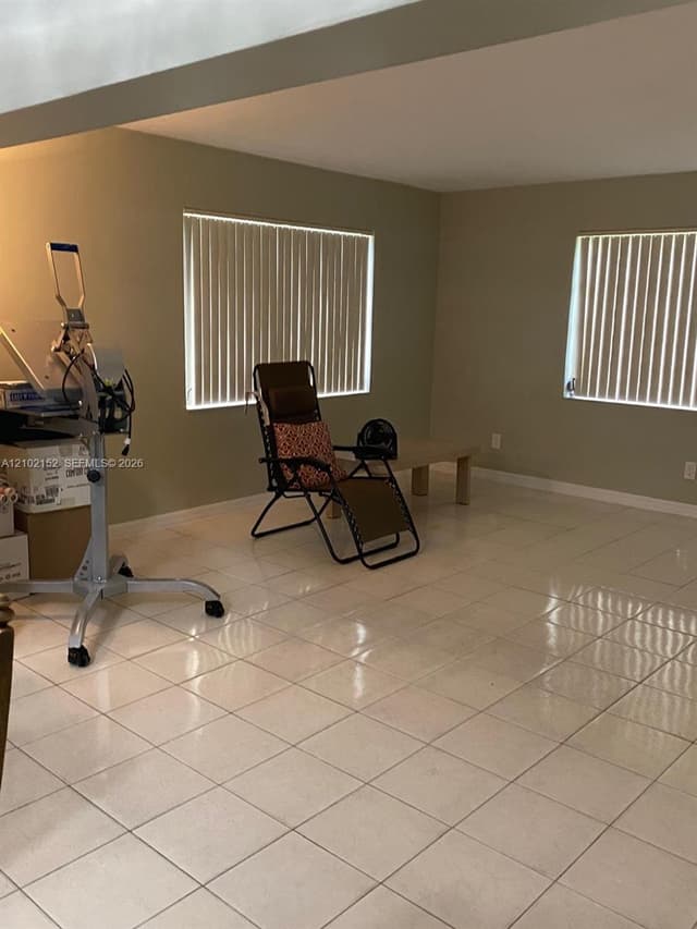 467 W 43rd Pl, Hialeah FL 33012 - Hialeah, FL - Photo 4