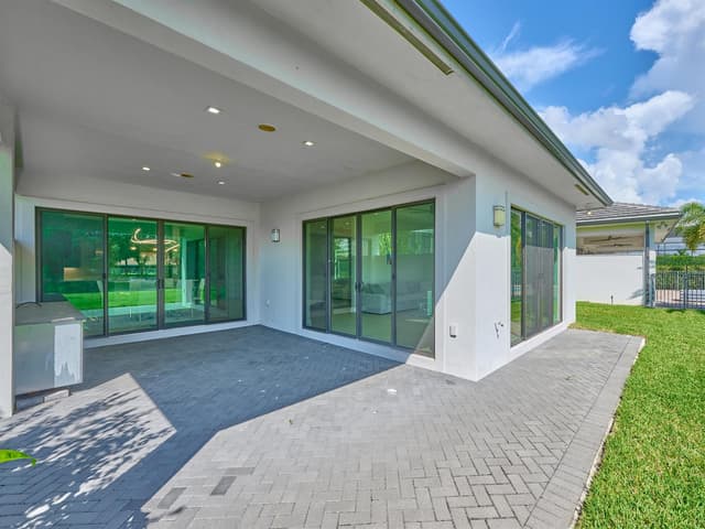 2807 GIN BERRY Way, West Palm Beach FL 33401 - West Palm Beach, FL - Photo 2