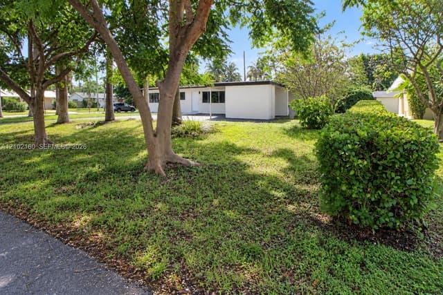 1201 NE 26th Ter, Pompano Beach FL 33062 - Pompano Beach, FL - Photo 2