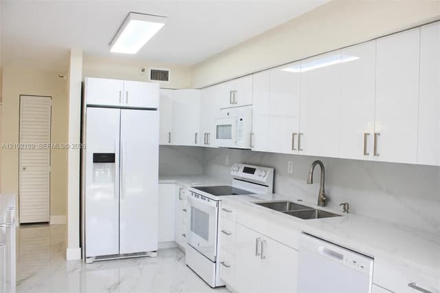 19101 NE 36th Ct # 302, Aventura FL 33180 - Aventura, FL - Photo 6