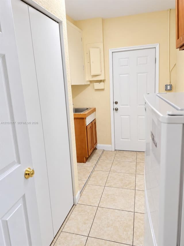 3640 NW 39th St, Lauderdale Lakes FL 33309 - Lauderdale Lakes, FL - Photo 3