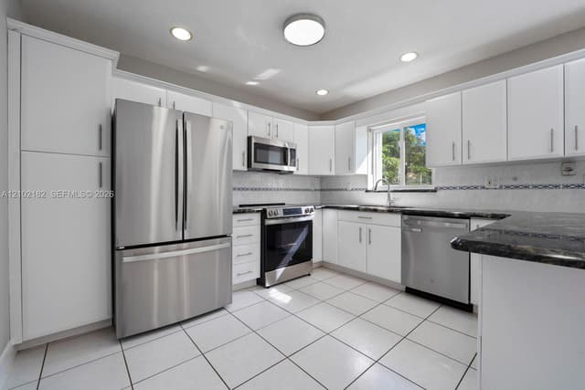 19715 SW 87th Pl, Cutler Bay FL 33157 - Cutler Bay, FL - Photo 6