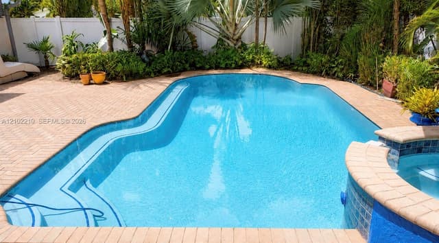 2400 NE 5th Ave, Wilton Manors FL 33305 - Wilton Manors, FL - Photo 2