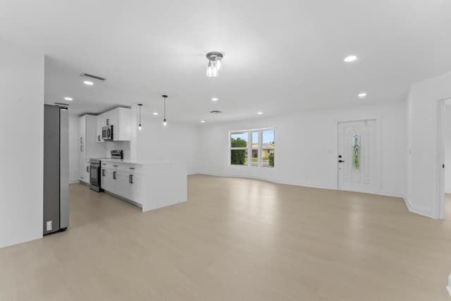 1660 40TH Street, West Palm Beach FL 33407 - West Palm Beach, FL - Photo 5