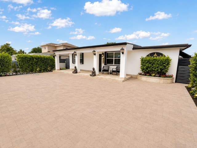 4590 E 9th Ln, Hialeah FL 33013 - Hialeah, FL - Photo 3