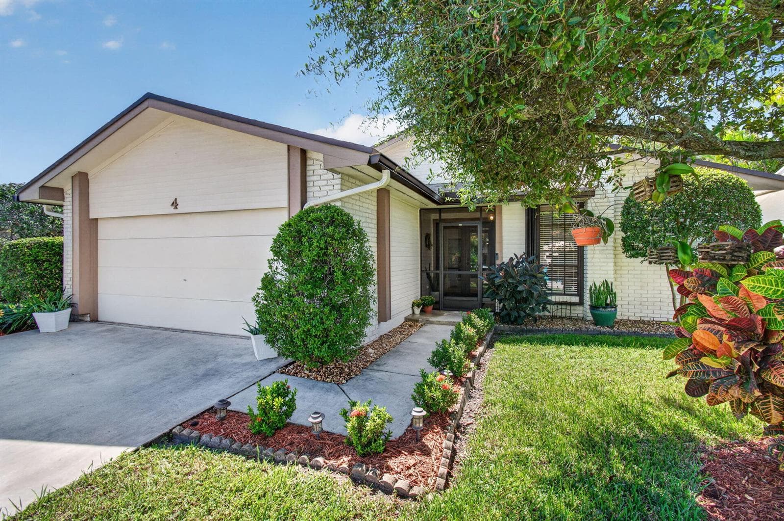 4 Fawlkland Circle, Boynton Beach FL 33426 - Boynton Beach, FL - Photo 1