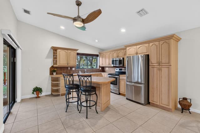 4 Fawlkland Circle, Boynton Beach FL 33426 - Boynton Beach, FL - Photo 5