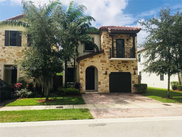 10310 NW 70th Ter, Doral FL 33178 - Doral, FL - Photo 3