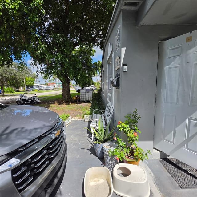 1611 N 69th Way, Hollywood FL 33024 - Hollywood, FL - Photo 5