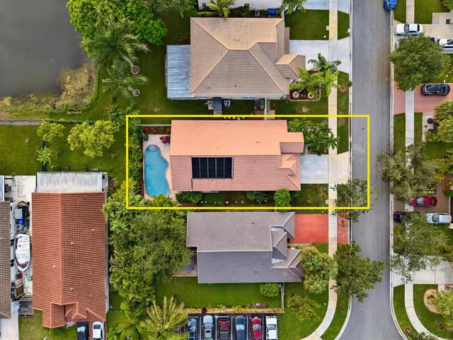 20310 SW 3RD Street, Pembroke Pines FL 33029 - Pembroke Pines, FL - Photo 2