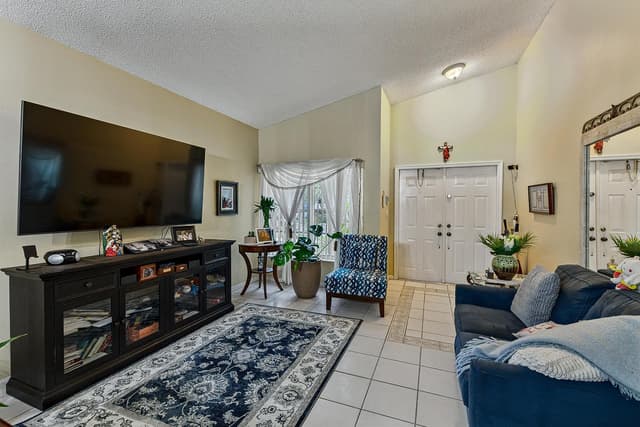 20310 SW 3RD Street, Pembroke Pines FL 33029 - Pembroke Pines, FL - Photo 7