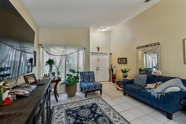 20310 SW 3RD Street, Pembroke Pines FL 33029 - Pembroke Pines, FL - Photo 5