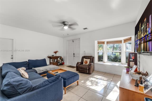 9064 SW 215th Ter, Cutler Bay FL 33189 - Cutler Bay, FL - Photo 5