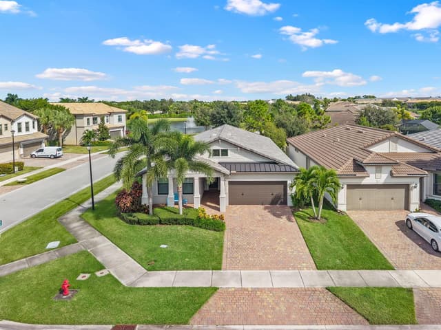 8376 Hanoverian Drive, Lake Worth FL 33467 - Lake Worth, FL - Photo 4
