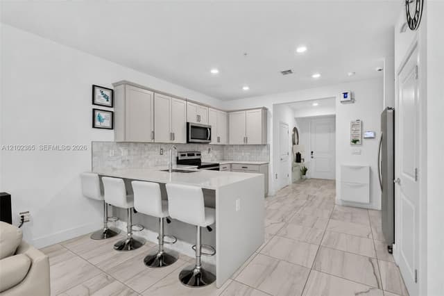 121 SW 170th Ave, Pembroke Pines FL 33027 - Pembroke Pines, FL - Photo 6