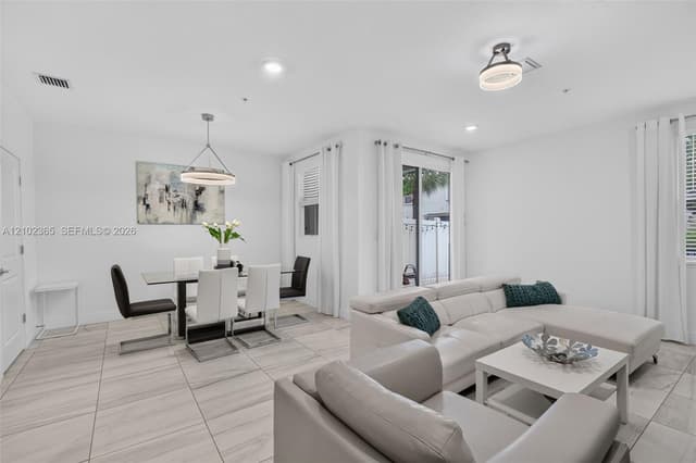 121 SW 170th Ave, Pembroke Pines FL 33027 - Pembroke Pines, FL - Photo 7
