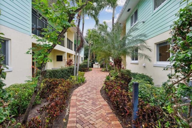 49 SE 7TH Avenue, Delray Beach FL 33483 - Delray Beach, FL - Photo 2