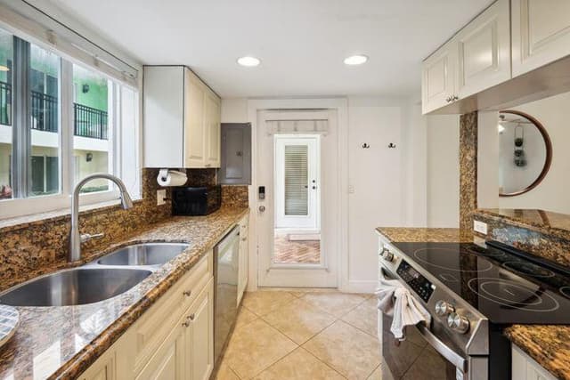 49 SE 7TH Avenue, Delray Beach FL 33483 - Delray Beach, FL - Photo 6