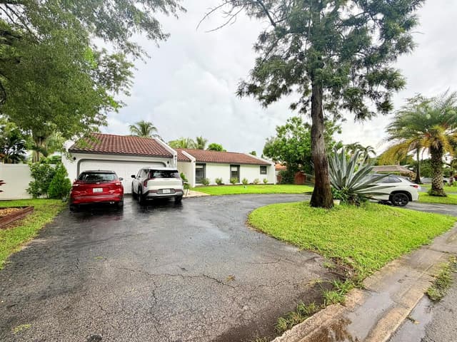 8300 NW 14TH Court, Coral Springs FL 33071 - Coral Springs, FL - Photo 3