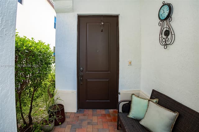 3302 W 97th Ter, Hialeah FL 33018 - Hialeah, FL - Photo 6