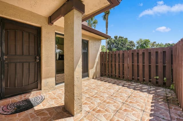 8271 Boca Glades Boulevard E, Boca Raton FL 33434 - Boca Raton, FL - Photo 4