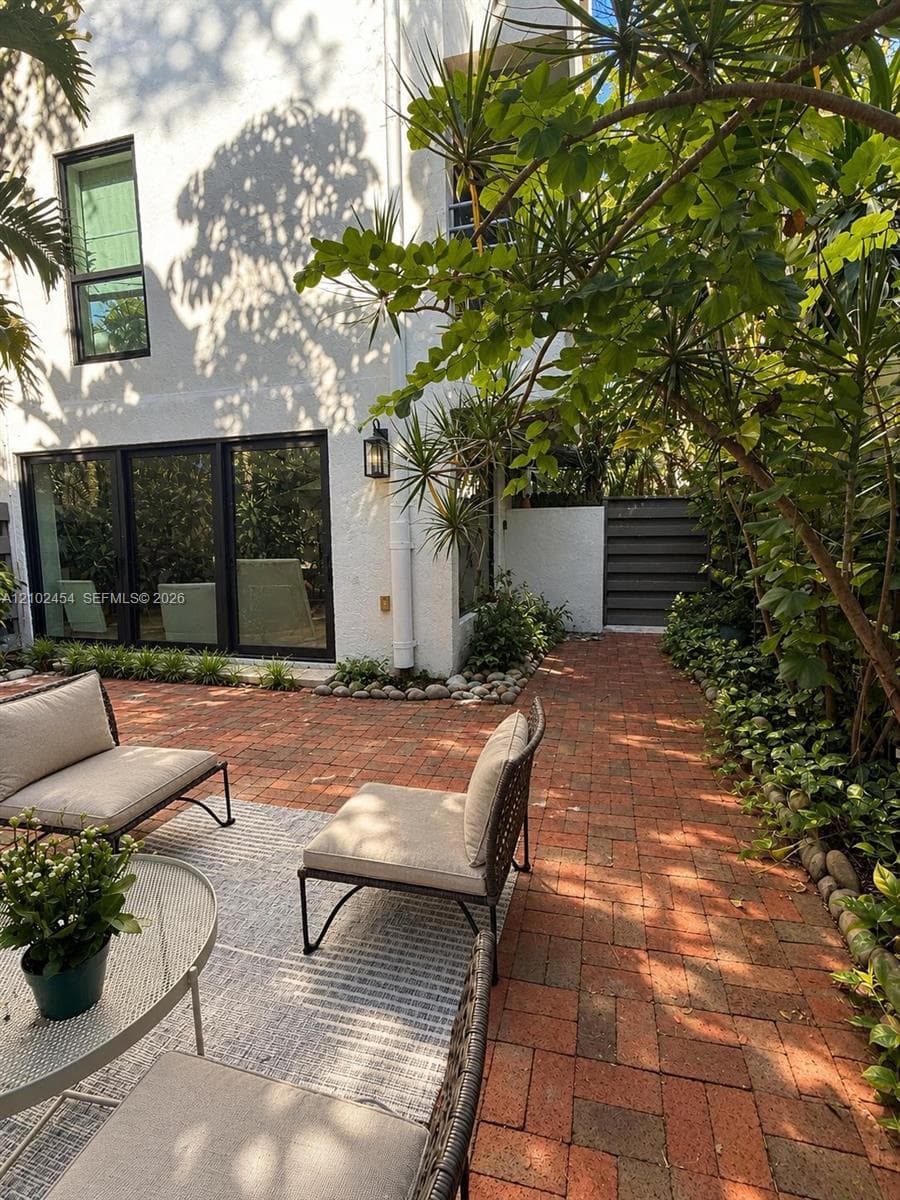 3042 SW 27th Ave # 8, Miami FL 33133