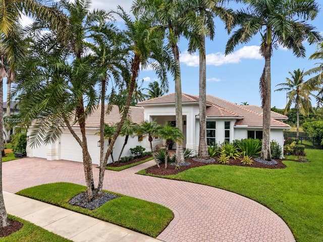 1378 Victoria Isle Dr, Weston FL 33327 - Weston, FL - Photo 2