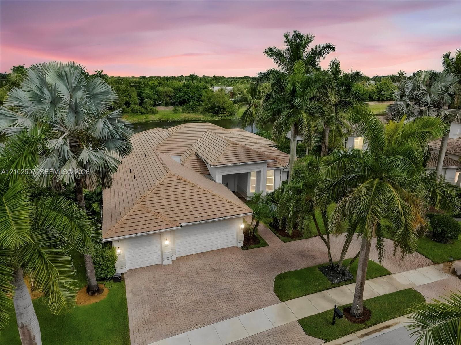 1378 Victoria Isle Dr, Weston FL 33327 - Weston, FL - Photo 1