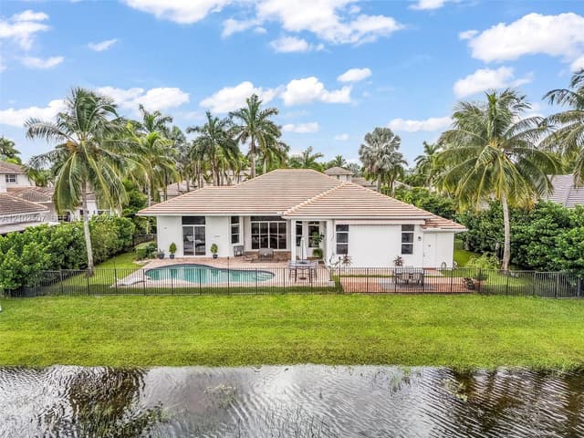 1378 Victoria Isle Dr, Weston FL 33327 - Weston, FL - Photo 4