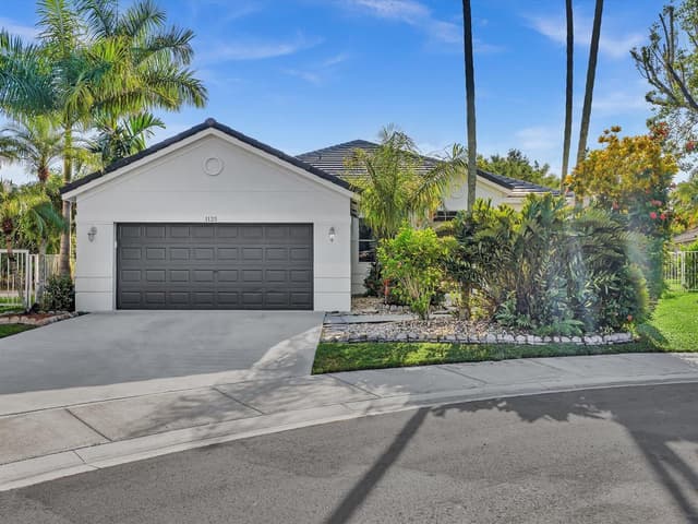 1125 Sunflower Circle, Weston FL 33327 - Weston, FL - Photo 3
