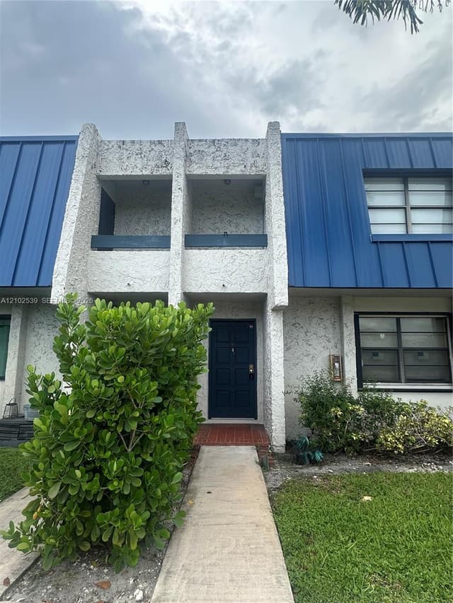3905 Sheridan St, Hollywood FL 33021 - Hollywood, FL - Photo 2