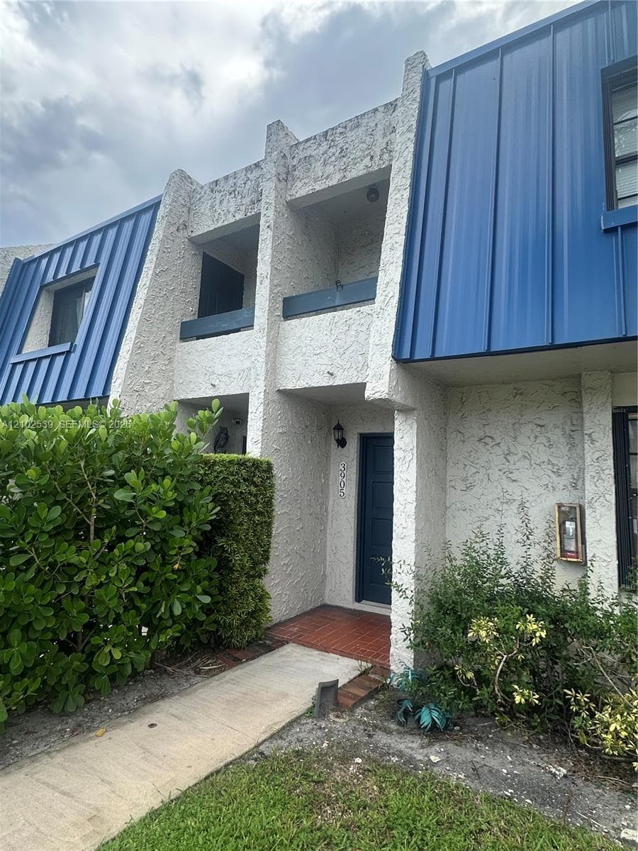 3905 Sheridan St, Hollywood FL 33021 - Hollywood, FL - Photo 1