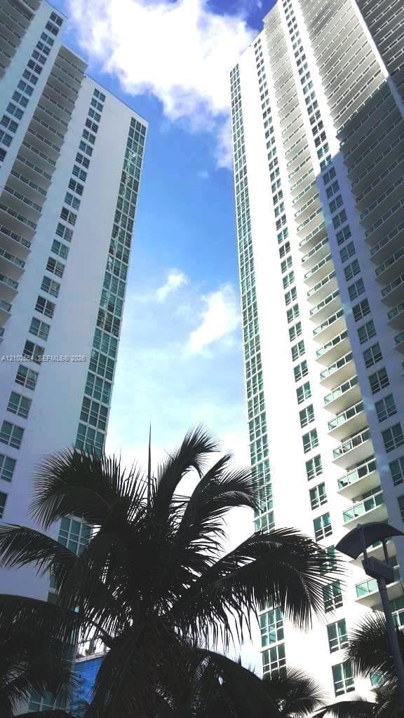 950 Brickell Bay Dr # 4005, Miami FL 33131 - Miami, FL - Photo 2
