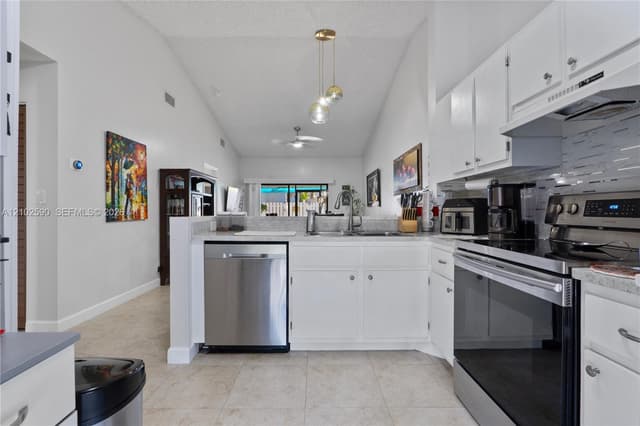 2720 S Oakland Forest Dr # 1004, Oakland Park FL 33309 - Oakland Park, FL - Photo 2
